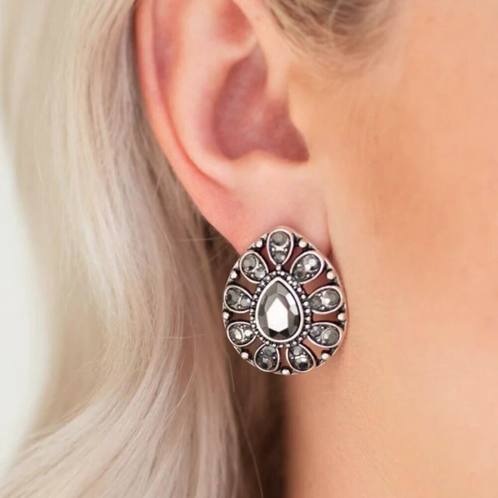 Paparazzi Jewelry Accessories - Treasure Retreat - Silver Earrings - Vintage